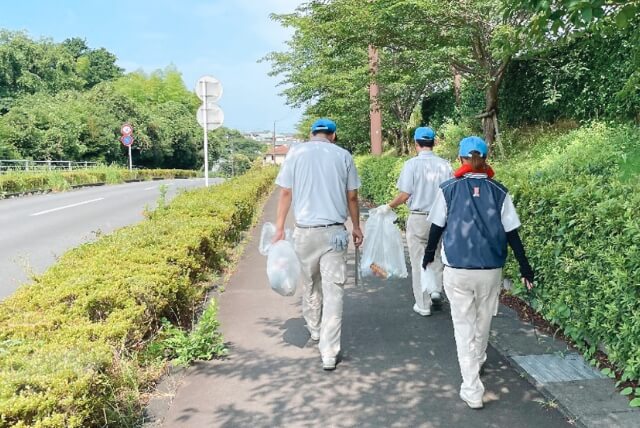 山道の清掃活動