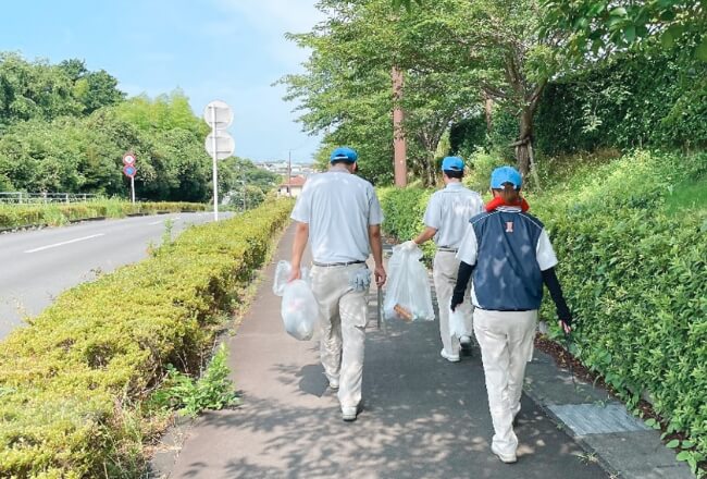 山道の清掃活動